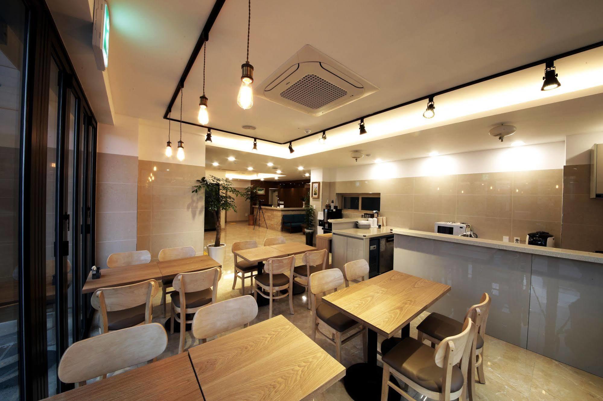 Harbor Hotel Jeju Bagian luar foto